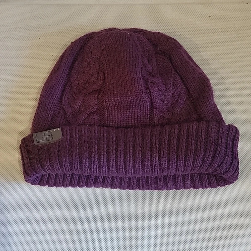 NWOT‎ - LADIES UNDER ARMOUR BEANIE